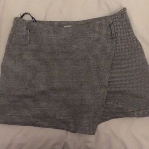 Seek the label shorts
